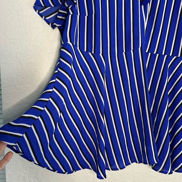 Torrid 2X Blue White Stripe Flutter Sleeve Blouse Top Front Keyhole Tie Office - Picture 3 of 7